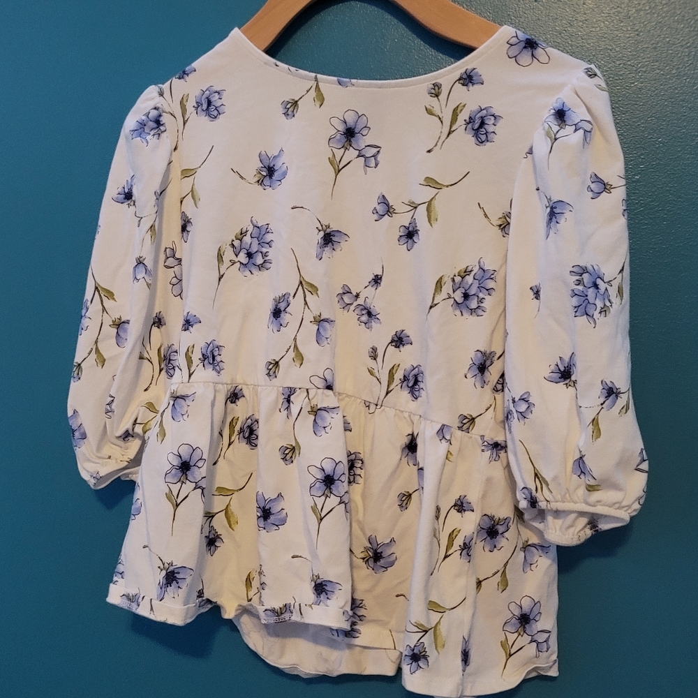 Forever 21 blue top with flowers